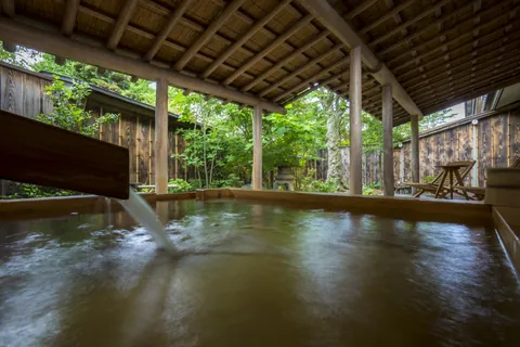 「錦」面庭院的半露天風呂