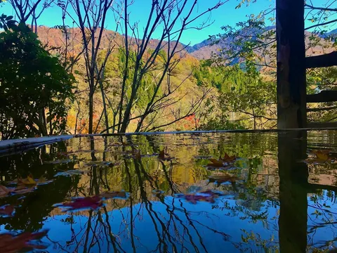 川邊離れ的貸切露天（秋）