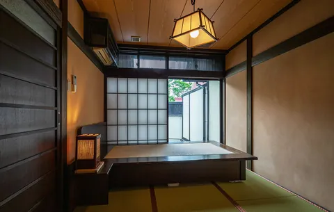 「皐月」房內深處的床